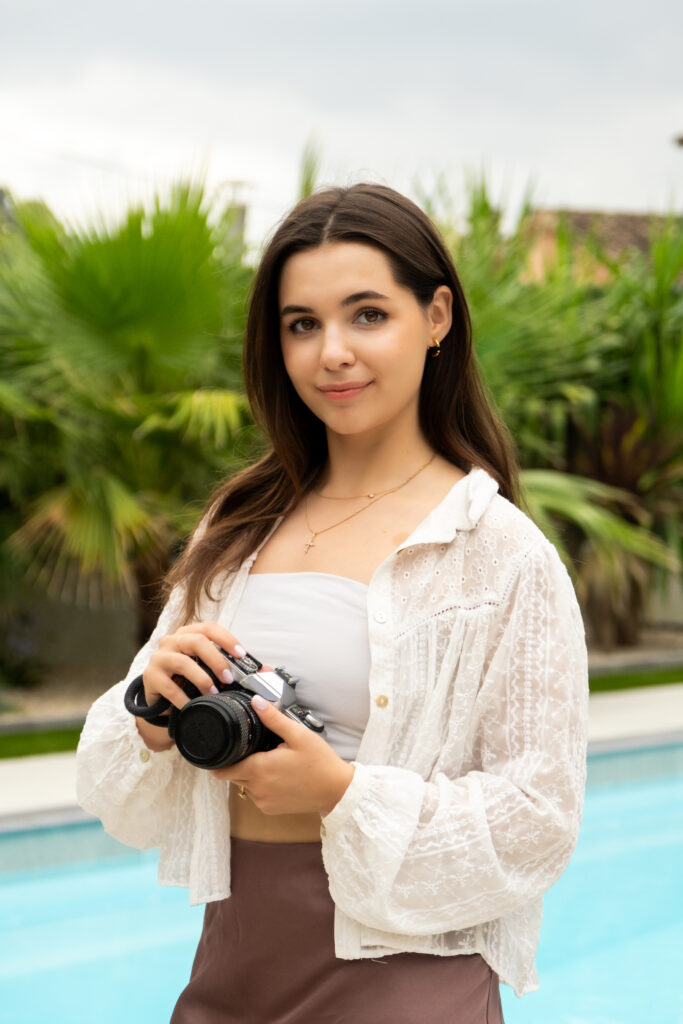 Valérie, photographe professionnelle immobilier et lifestyle, partenaire de Sérénité Riviera Conciergerie